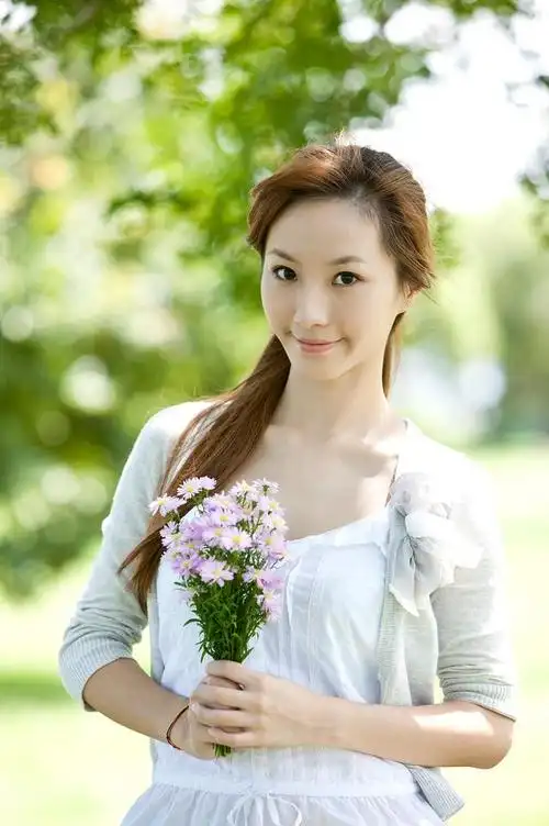 "自然美女"是假的,脸大嘴厚,小眼黑皮,生图揭露"人间真实"