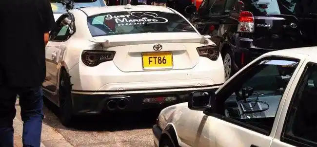 也贴上了而新86则采用概念车的名称"ft86"车牌其中ae86的车牌为"ae