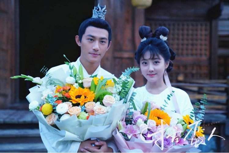 《时空恋人》杀青 李艺彤黑泽超甜演绎平行时空唯美爱情故事