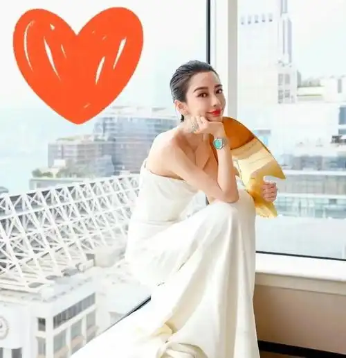 angelababy一身高定霸气亮上海活动,首次回应生日冷清传闻引热议|高定