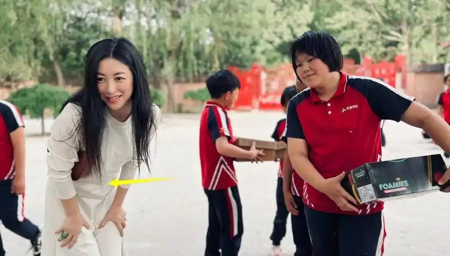 小腹隆起如有喜6月,更多细节曝光_网友_孩子_小时候