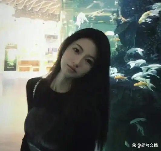 我收养了个白眼狼,努力把她培养成才,她反手找了个黄毛