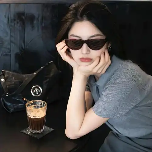 【搞怪女头可爱女生头像春夏活力氛围感美女 微信qq头像无水印!