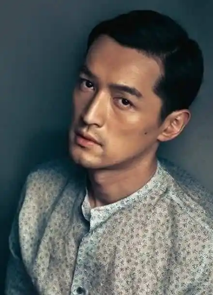 胡歌红色西装登封面油头小生显熟男气质