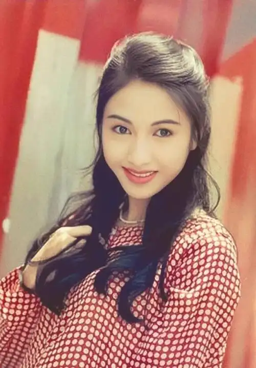 黎姿嫁给大15岁残疾富豪一家5口3人残疾风光背后有多心酸