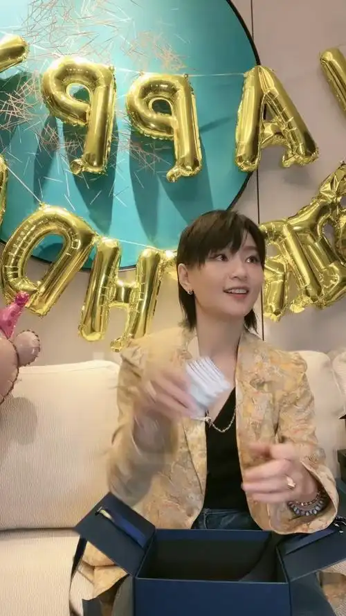 周笔畅直播#周笔畅生日直播全程(42分钟)#周笔畅726生日快乐#唱歌 拆