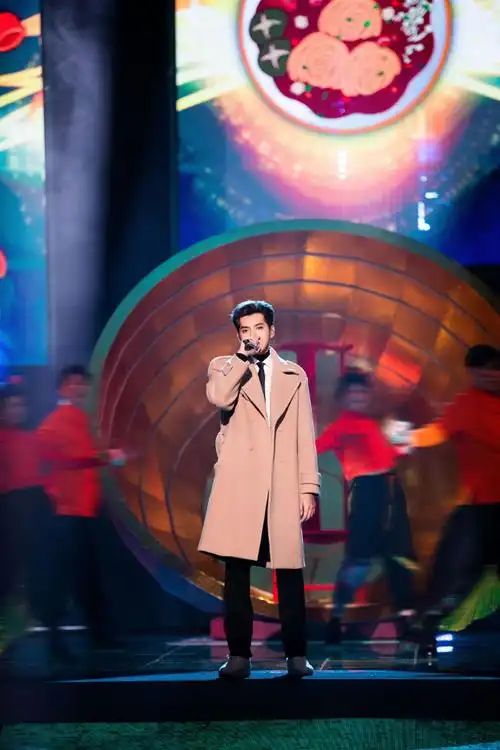 吴亦凡超话热爱为帆,坚定追梦,今晚和@mr_凡先生一起用歌声启航2021