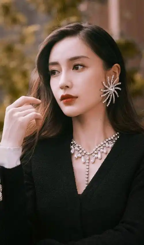 狗仔85小花曝光angelababy新恋情,助理霸道回应获赞_杨颖_明星_网友