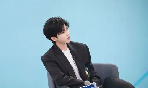 是时候安利蔡徐坤穿搭啦,男票照着穿,约会相当给面|蔡徐坤|约会|t恤