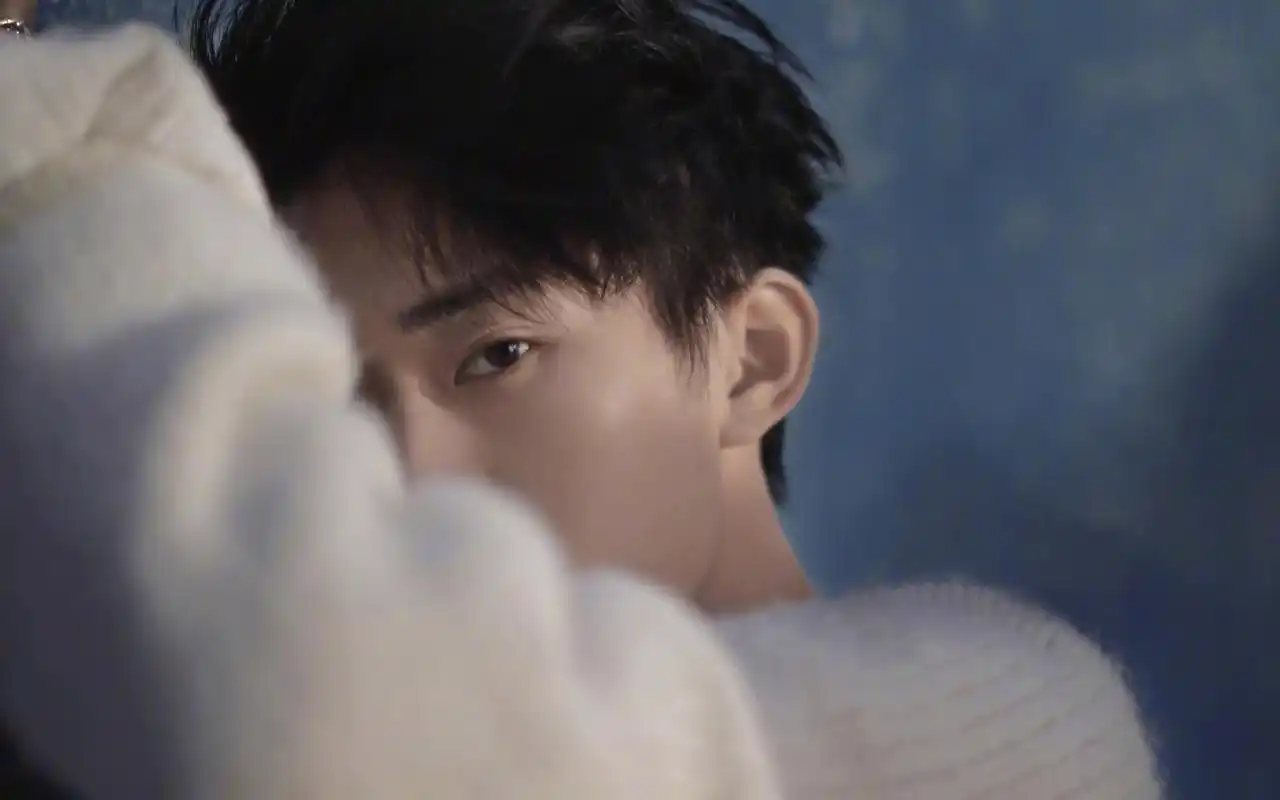 易烊千玺生日帅气写真高清图片桌面壁纸