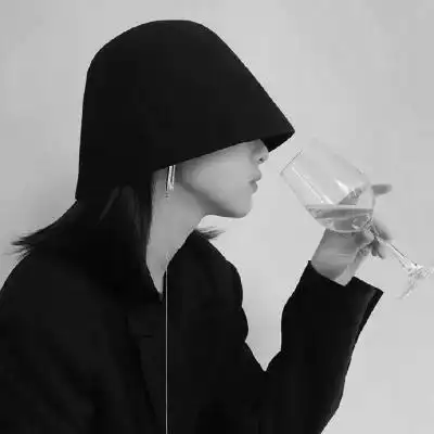 女生冷酷霸气黑白头像图片