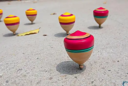 中国的传统玩具,木头制陀螺,是古老的童玩