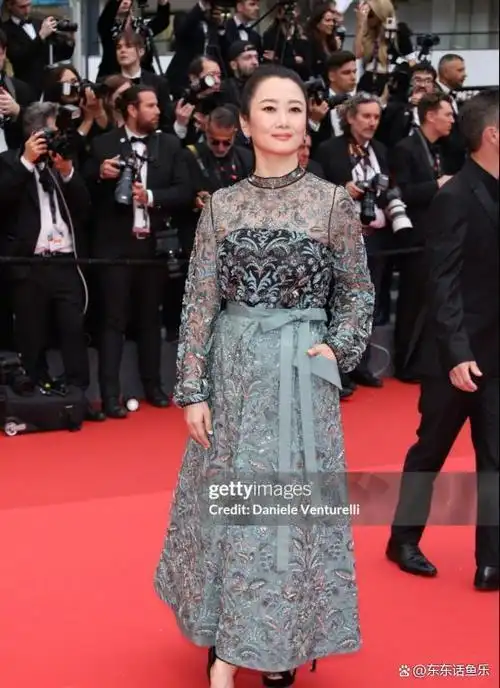 戛纳电影节,巩俐排面"降级",赵涛撞脸吴京,不知名网红赢麻了