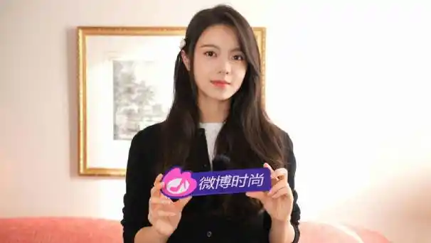 【 微博时尚x 赵今麦 专访】miu miu 2024春夏系列发布后,我们跟品牌