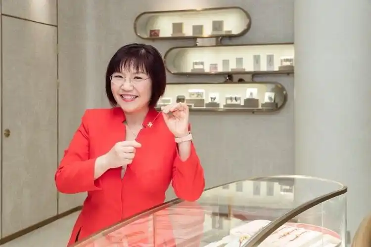 幽致韵味展现古韵新生别具型格;香港玄学界,堪舆界知名人士麦玲玲女