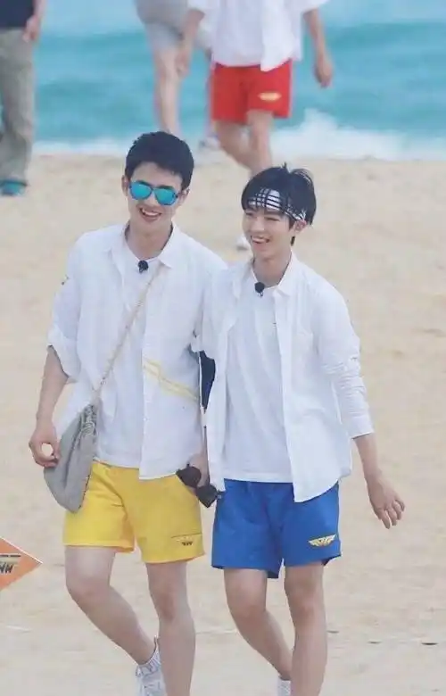 王俊凯包场《一点到家》,用实际行动支持刘昊然新电影,真好_兄弟_少年