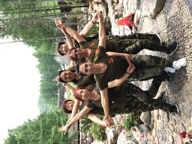 六人的五角星,我们摆了好几遍,终于成功了,留下美照,继续