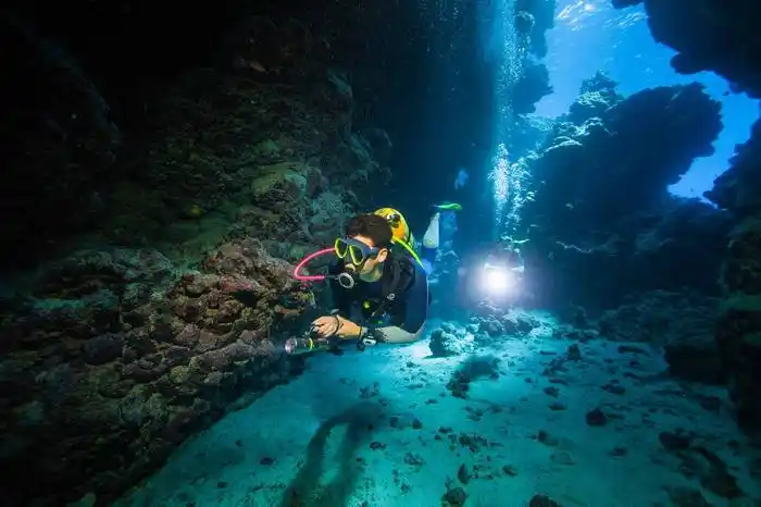 水肺潜水贴近眼部小空间大视野柔软密闭性好男女潜水镜 深潜面镜 sub
