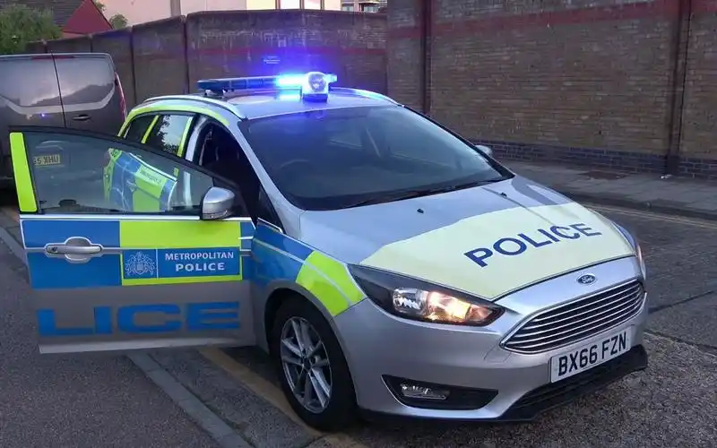 英国大都会警察福特福克斯备用警车警灯展示