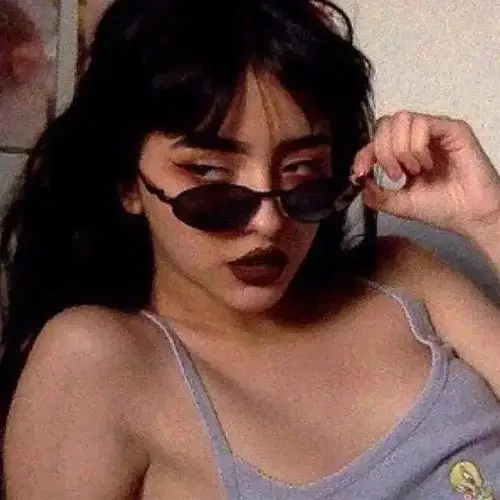 求拽拽的酷酷的女生头像看起来就不好惹那种