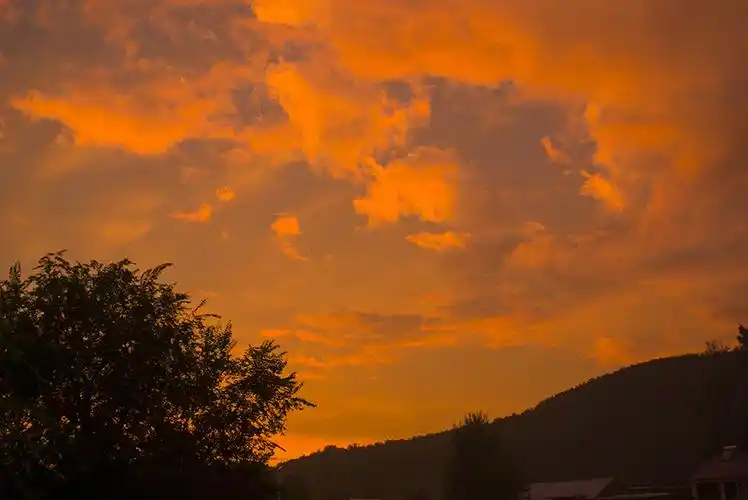 乡村晚霞查看大图曝光:1/40 sec快门:1/39 seciso:200曝光补偿:0 ev