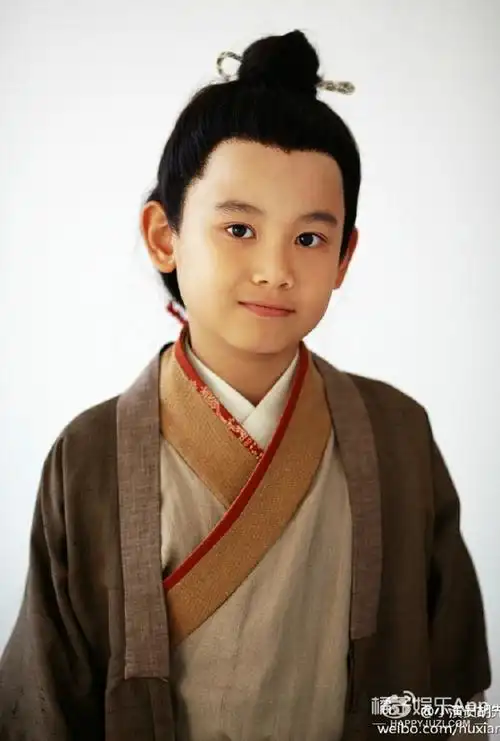 最近刚上映的《谁的青春不迷茫》中也有胡先煦的参与.