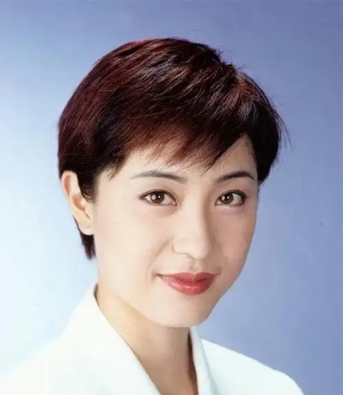 最美短发"港姐"陈法蓉:54岁至今单身未婚,唯有八旬老父陪伴