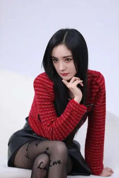 网易首页>网易号>正文申请入驻>一,杨幂花絮照造型穿搭指南时尚关键词