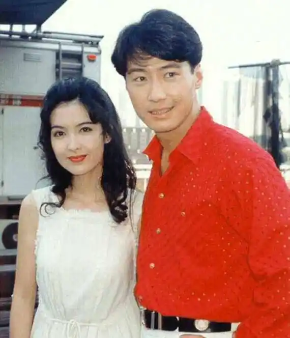 周慧敏晒20年前老公倪震与刘德华旧照,网友问:当年的倪震帅还是黎明帅