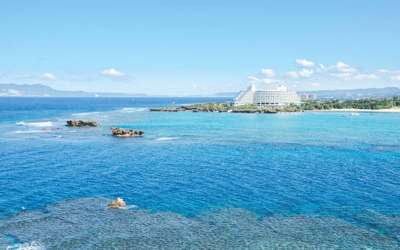 唯美蓝色海滩风景图片电脑壁纸