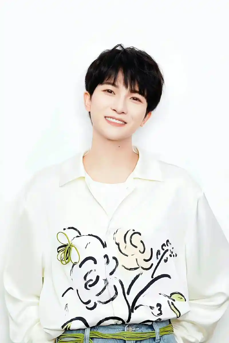 就发图片吧!周深生日快乐#周深  - 抖音