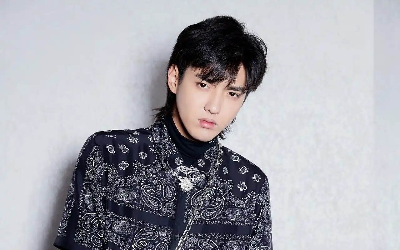 吴亦凡帅气电脑桌面壁纸图片