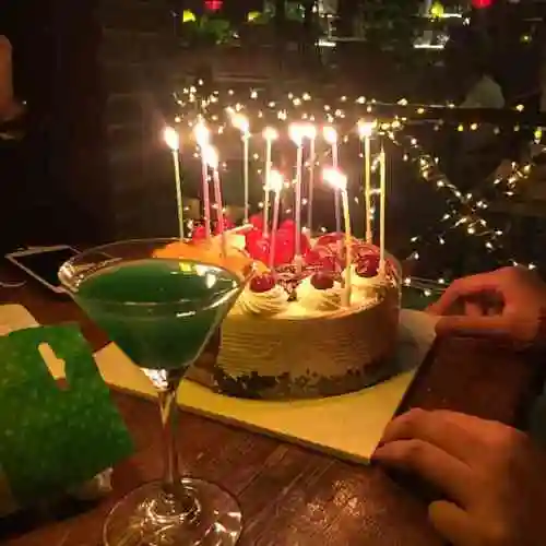 起旅游的一个朋友生日 就选了这家清吧玩  让订的蛋糕直接送到了店里