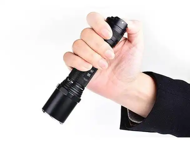 led手电筒是长时间亮着容易坏,还是反复开关容易坏?