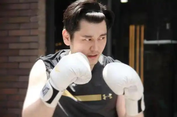 劲爆!钱枫被扒出他在节目中多次"翘起来",还到处顶人?|小艺|薛之谦|张