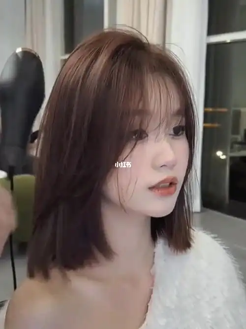 一款没有年龄界线的齐肩短发圆脸发型推荐