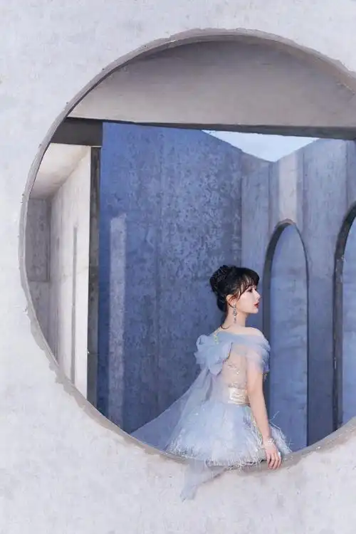 杨紫水雾蓝羽毛纱裙##杨紫微博queen