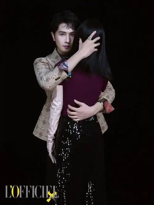 蔡文静彭冠英合体拍写真