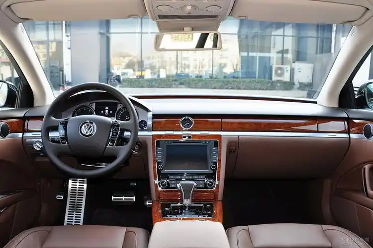 内饰配图为:2014款辉腾3.0l 商务型