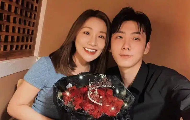 闺蜜杨紫送祝福:等着我去看你_宝宝_丈夫_吕鹏兴