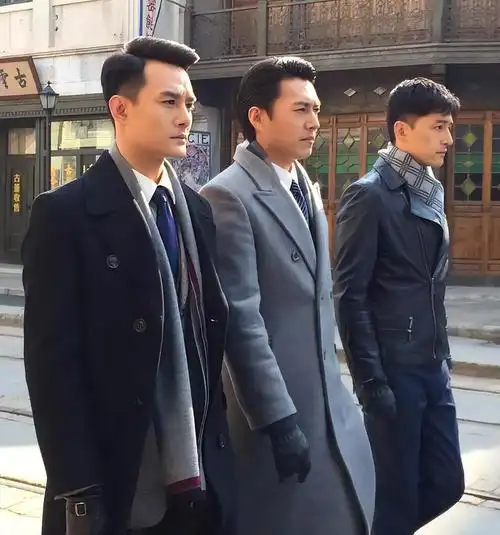 回顾演员靳东在父母离异的阴影下长大离过婚的女人更应该被爱