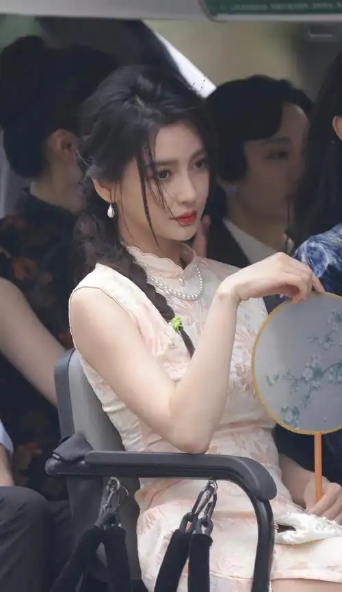 要被#angelababy#旗袍造型美哭了!怎么会这么好看!