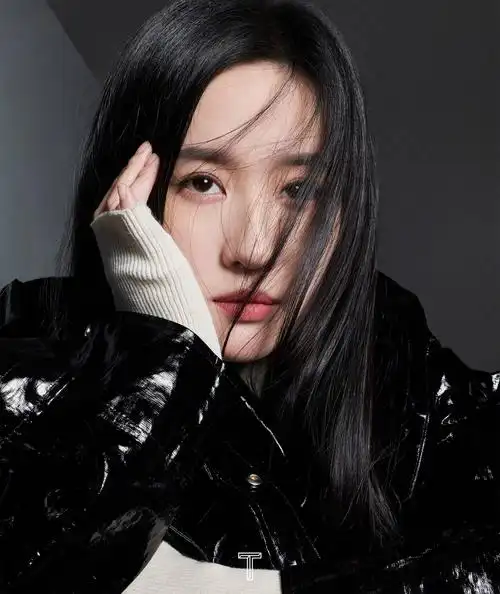 「刘亦菲杂志新片,潮流girl的秋冬新潮穿搭」