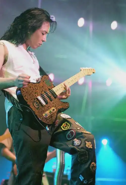 没了beyond,黄贯中更加精彩