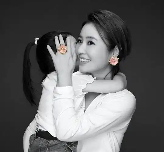 众星携娃出镜,阵容壮观,有林心如,关颖,曾馨莹,庾澄庆等_女儿_孩子_带