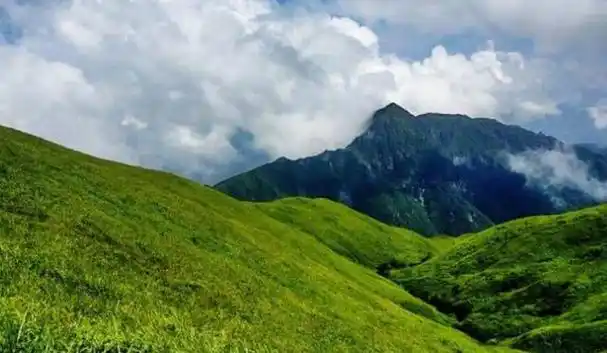 明月山月亮湖;第六站,星月洞;第七站,青云栈道;第八站,太平山高山草甸