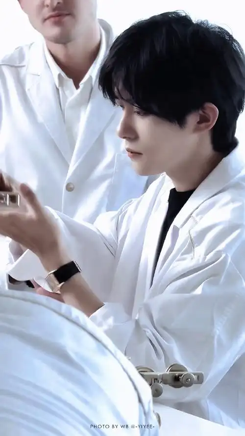 98990802白衣天使小羊医生～～    #易烊千玺积家全球代言人