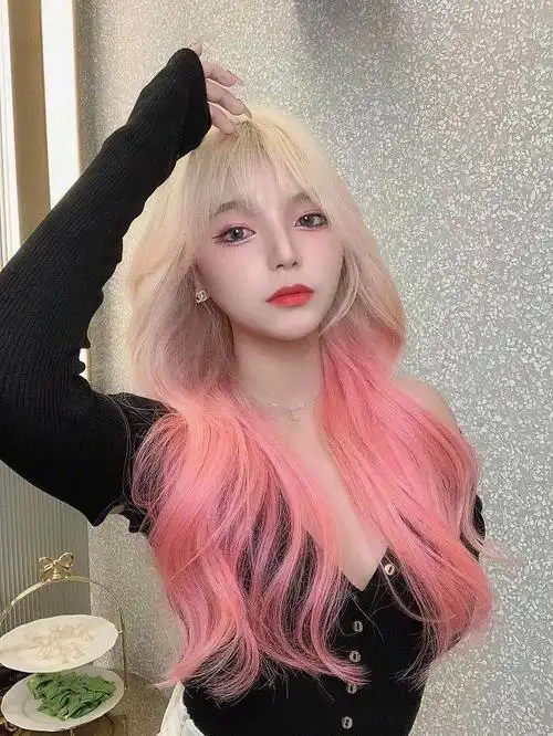 夏天啦染了个渐变粉色 巨好看从头顶白金色渐变到发尾粉色 绝绝子95