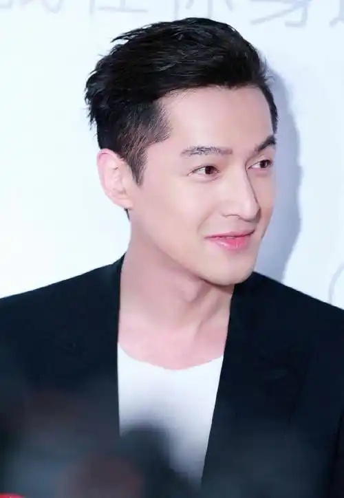 娱乐圈敢露额头的男明星,尽显男人魅力,谁才是你的菜?_发型_背部_都会