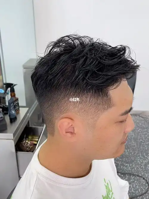 男生一定要尝试的发型#男生烫发_男士发型_男士烫发_发型_背头_港风